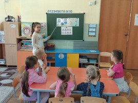 "Правила дорожные детям знать положено!" "Правила дорожные детям знать положено!".